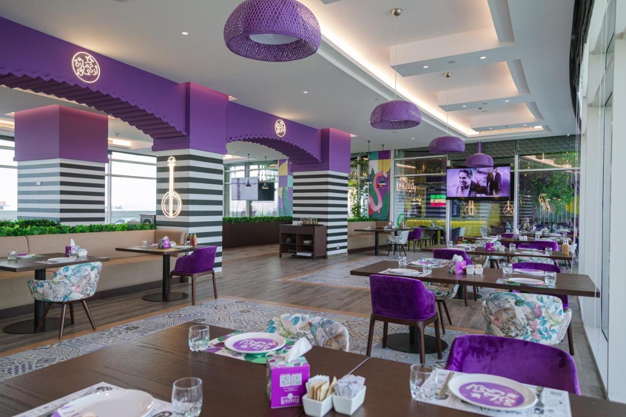 Hotel Dusitd2 Salwa Ad Dawhah Esterno foto Interior of a Pizza Hut restaurant in Malaysia