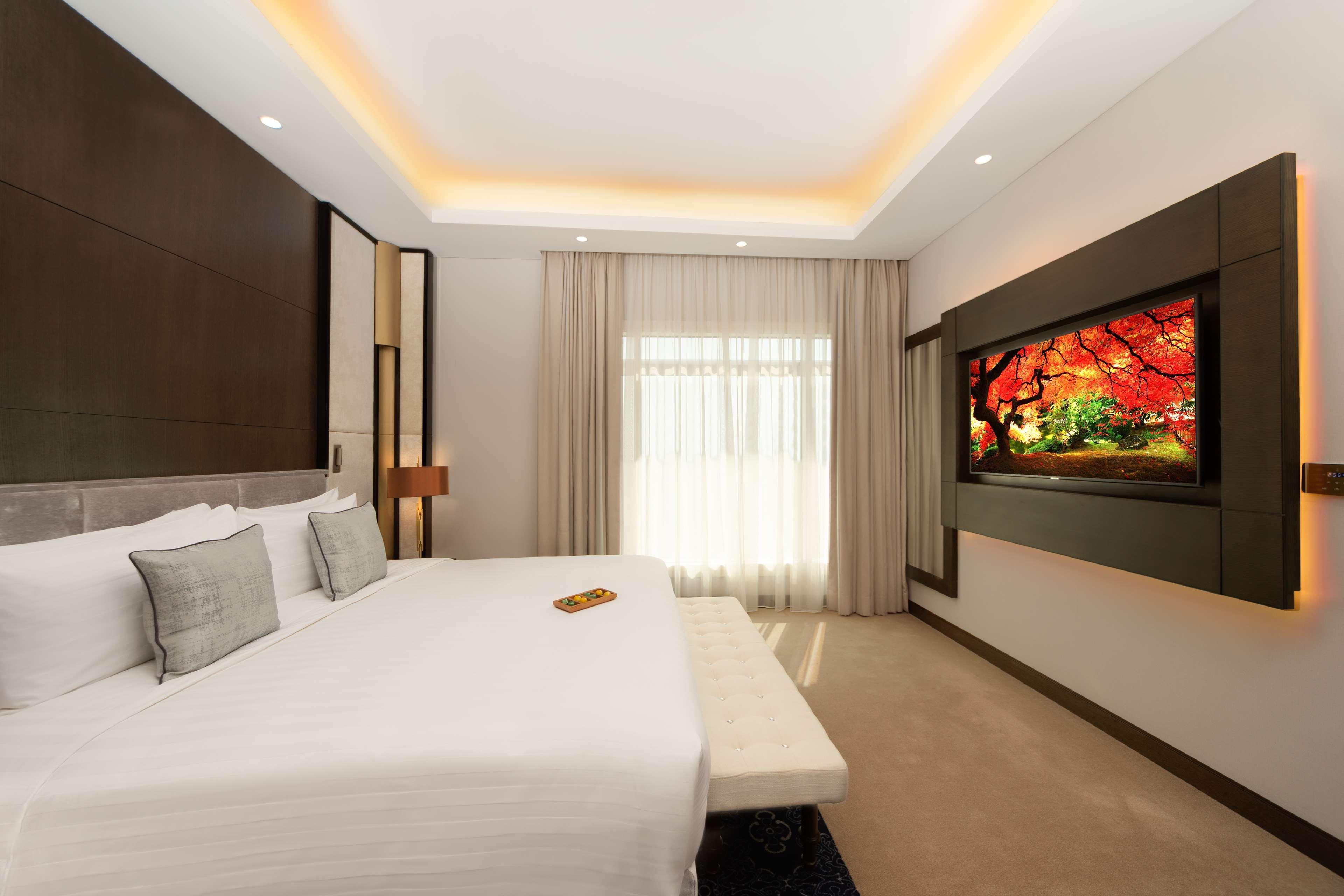 Hotel Dusitd2 Salwa Ad Dawhah Esterno foto A bedroom at the hotel