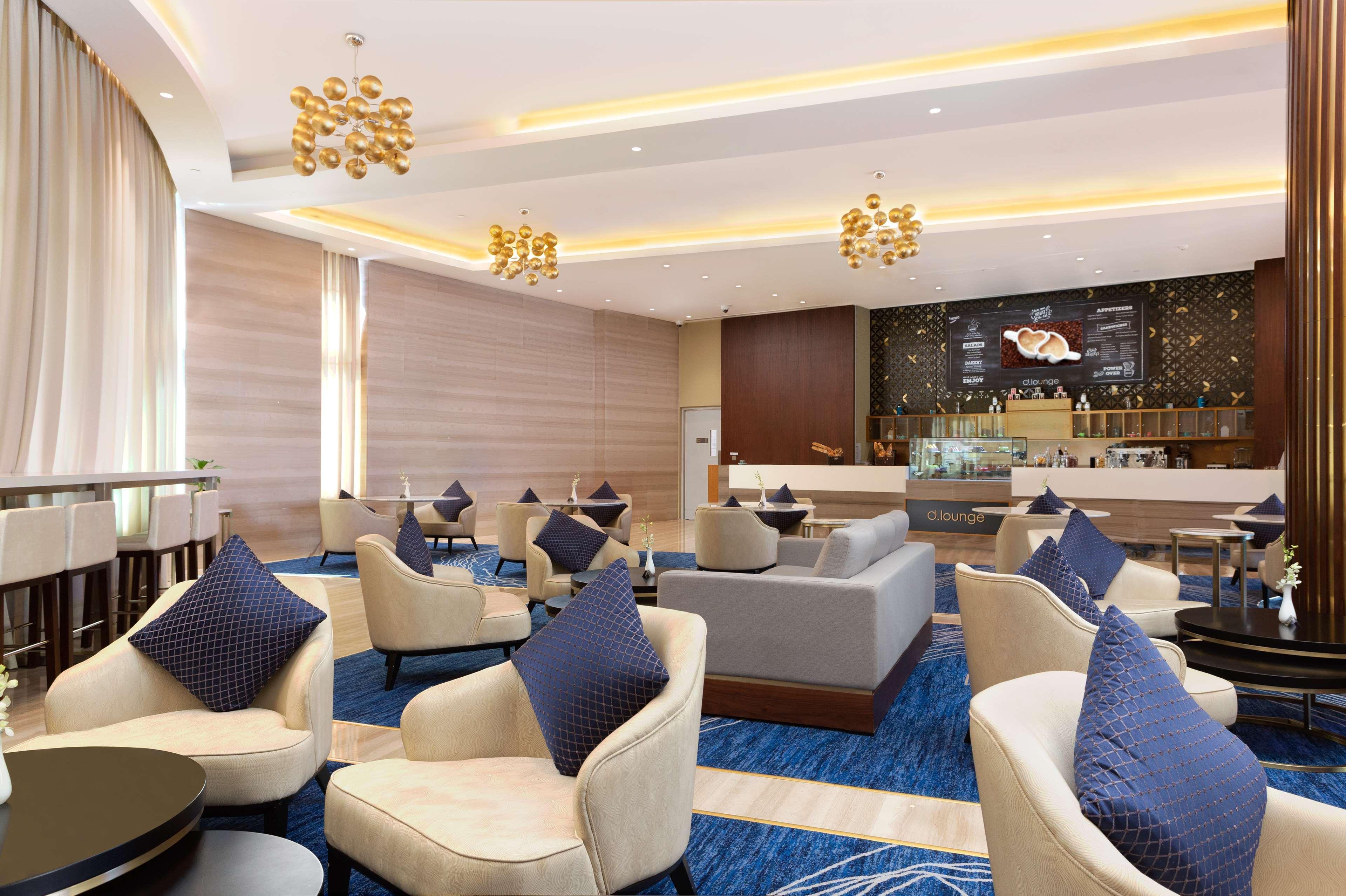 Hotel Dusitd2 Salwa Ad Dawhah Esterno foto The lounge at the airport